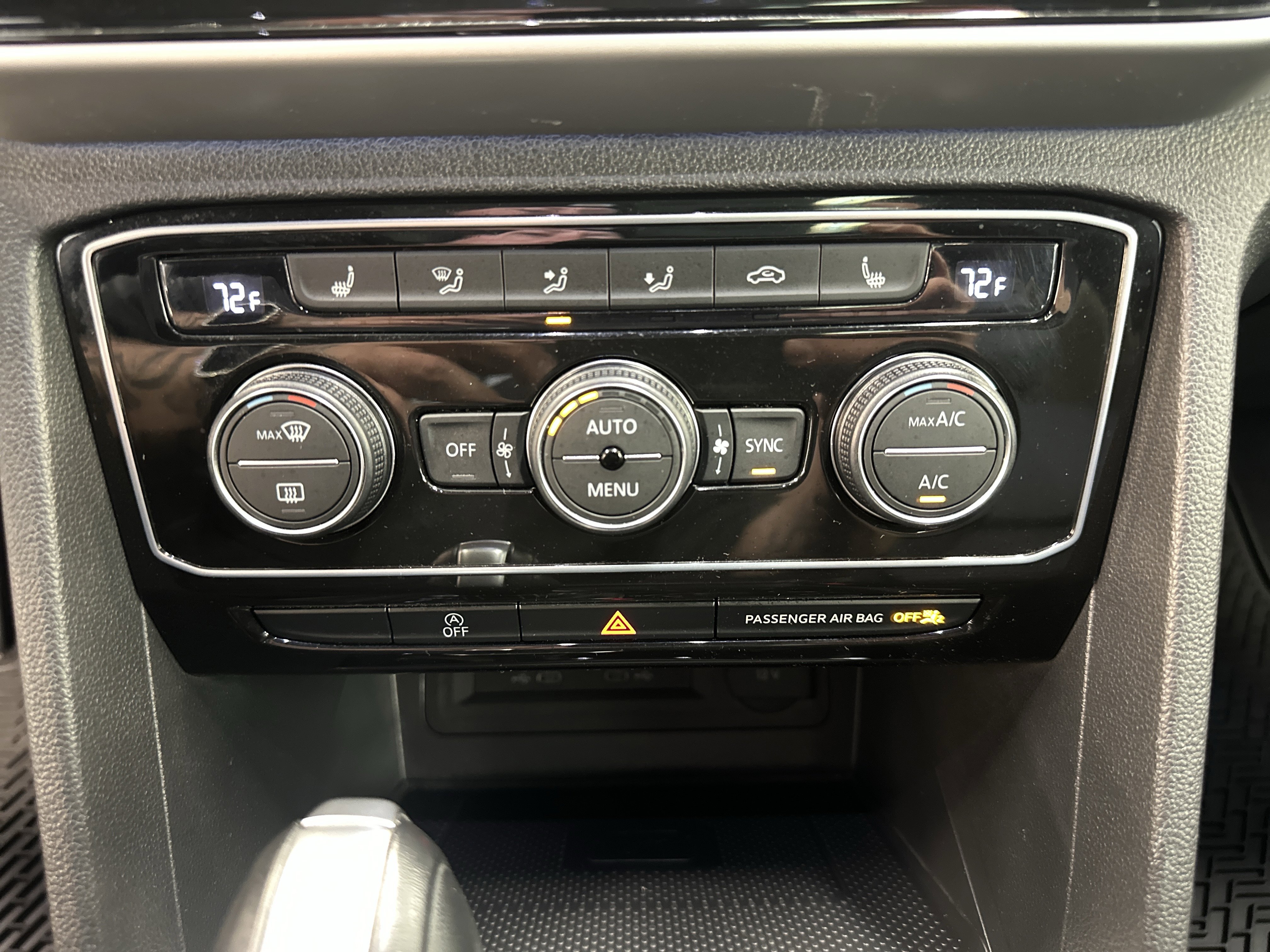 Used 2023 Volkswagen Atlas Cross Sport SEL image 33