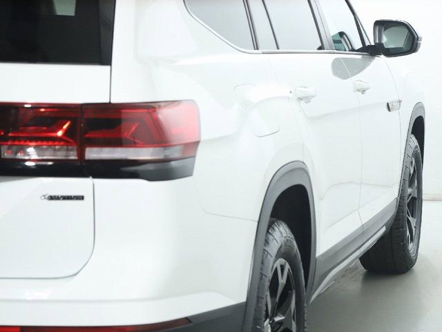 Used 2025 Volkswagen Atlas Peak Edition SE AWD/4WD image 49