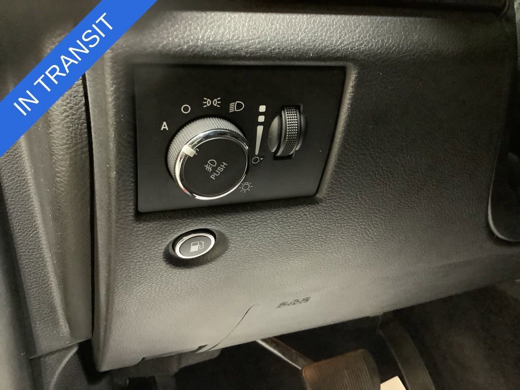 Used 2018 Jeep Grand Cherokee Laredo AWD/4WD image 19