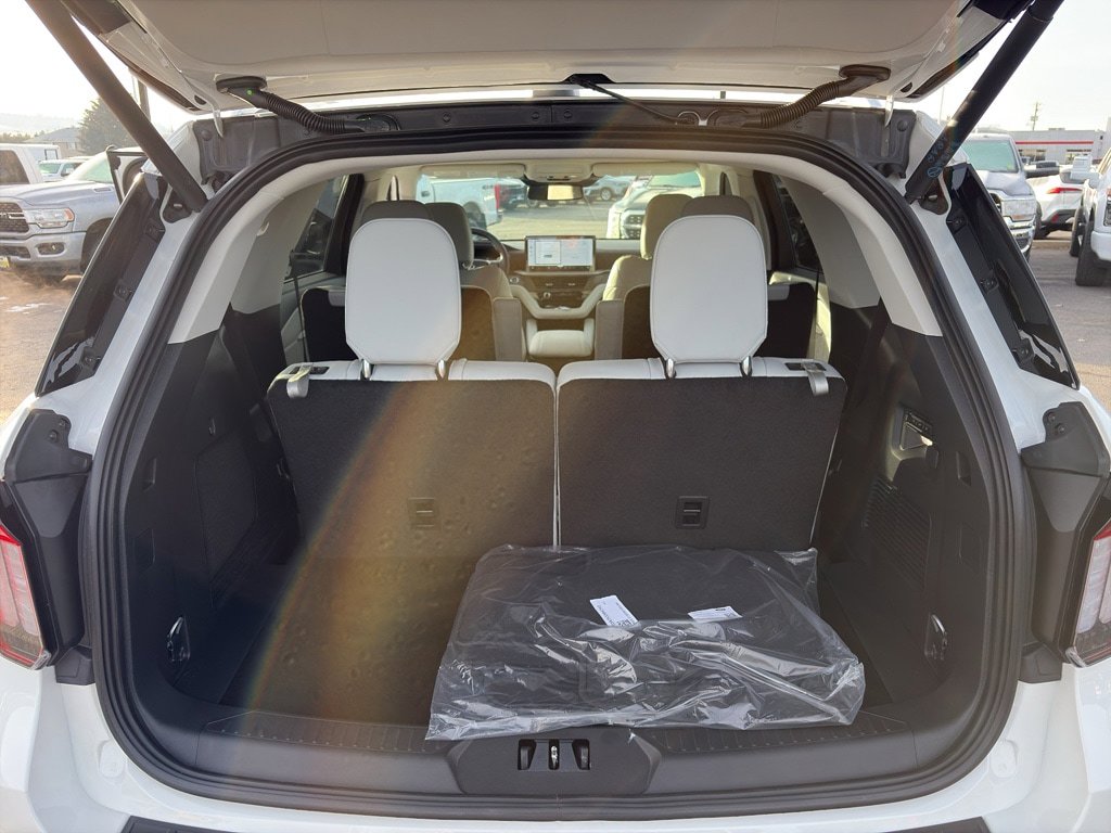 New 2026 Ford Explorer Platinum w/ LUX Leather Package image 32