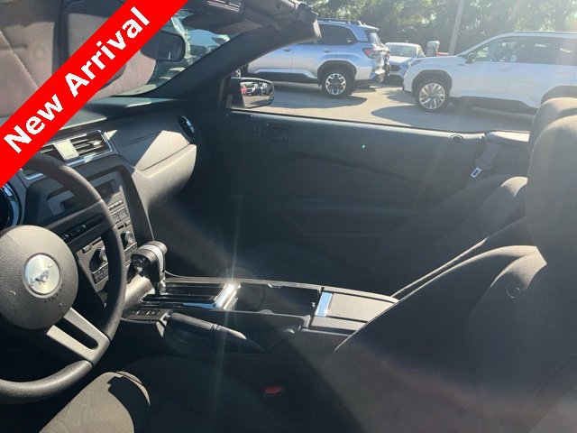 Used 2010 Ford Mustang Convertible image 19