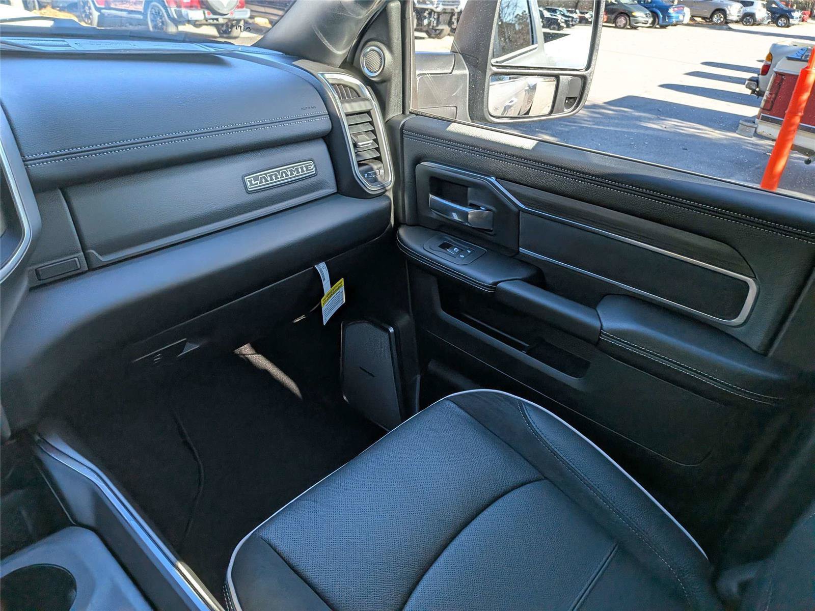 New 2026 RAM 3500 Laramie AWD/4WD image 17