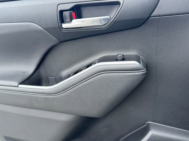 Used 2023 Toyota Highlander XLE image 18