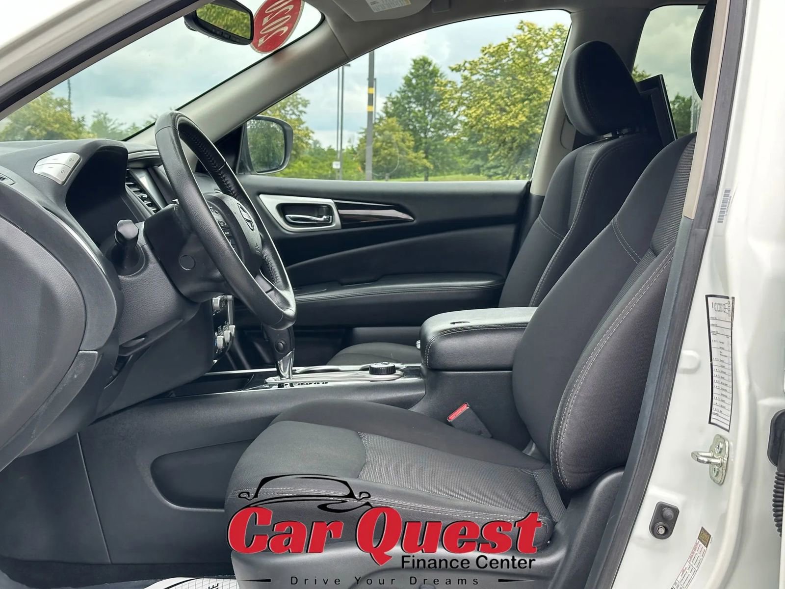 Used 2020 Nissan Pathfinder SV image 10