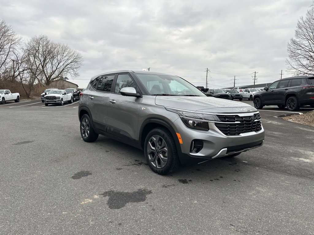 Certified 2024 Kia Seltos LX image 3