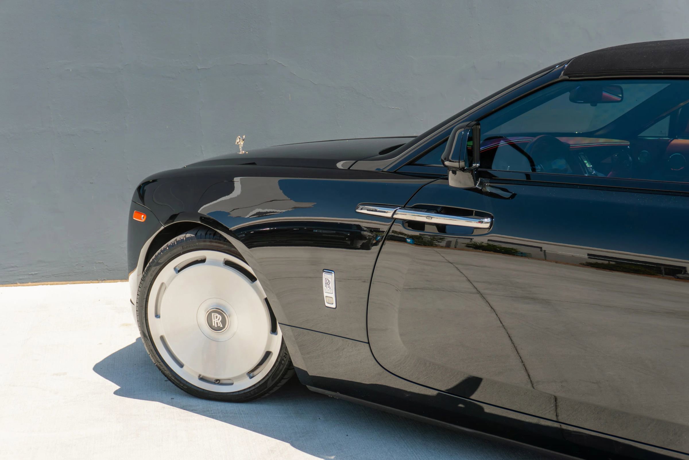 Used 2019 Rolls-Royce Dawn RWD image 57