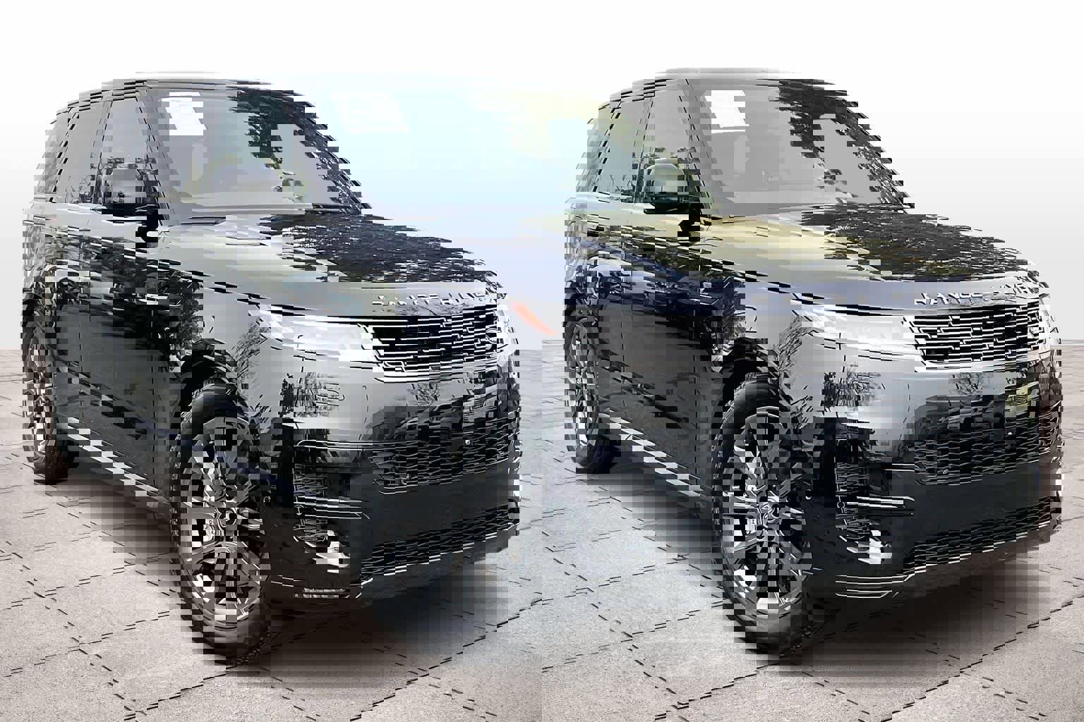 Used 2025 Land Rover Range Rover Sport image 2