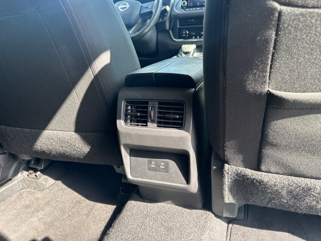 Used 2025 Nissan Rogue SV FWD image 31
