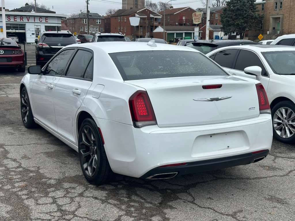 Used 2018 Chrysler 300 Touring w/ Sport Appearance Package RWD image 8