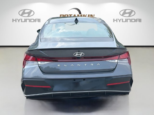 Used 2025 Hyundai Elantra Sport FWD image 7