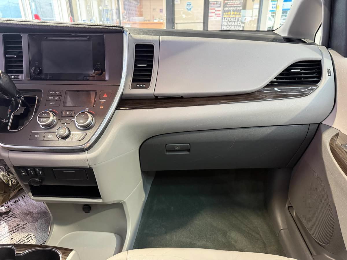 Used 2017 Toyota Sienna XLE w/ XLE Navigation Package AWD/4WD image 19