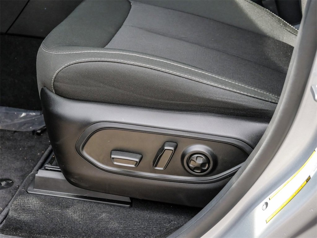 Used 2025 Jeep Grand Cherokee Laredo w/ Luxury Tech Group I image 25