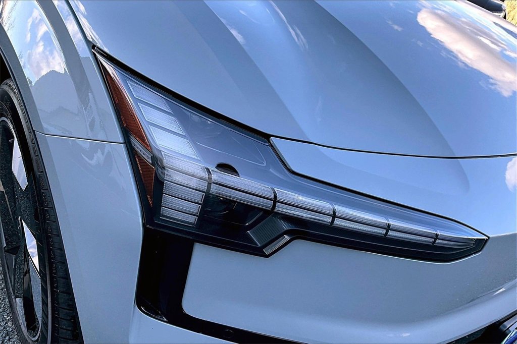 Used 2025 Volvo EX30 Plus w/ Climate Package image 31