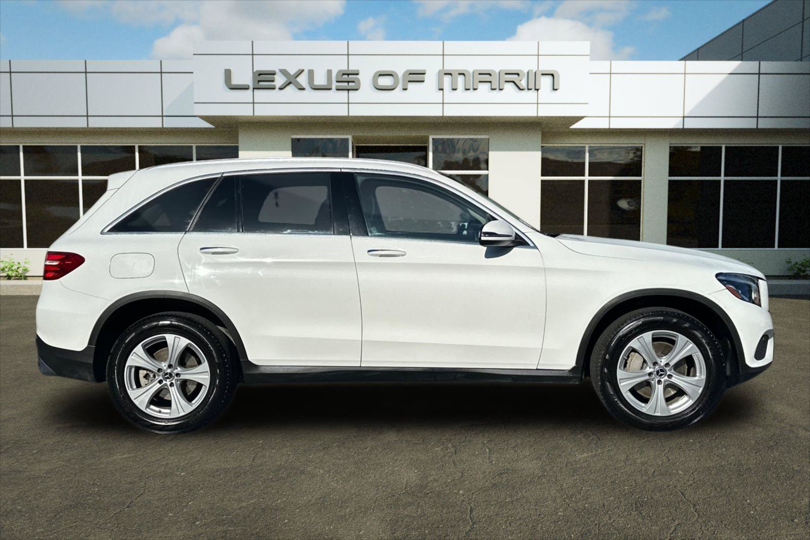 Used 2018 Mercedes-Benz GLC 300 4MATIC image 8