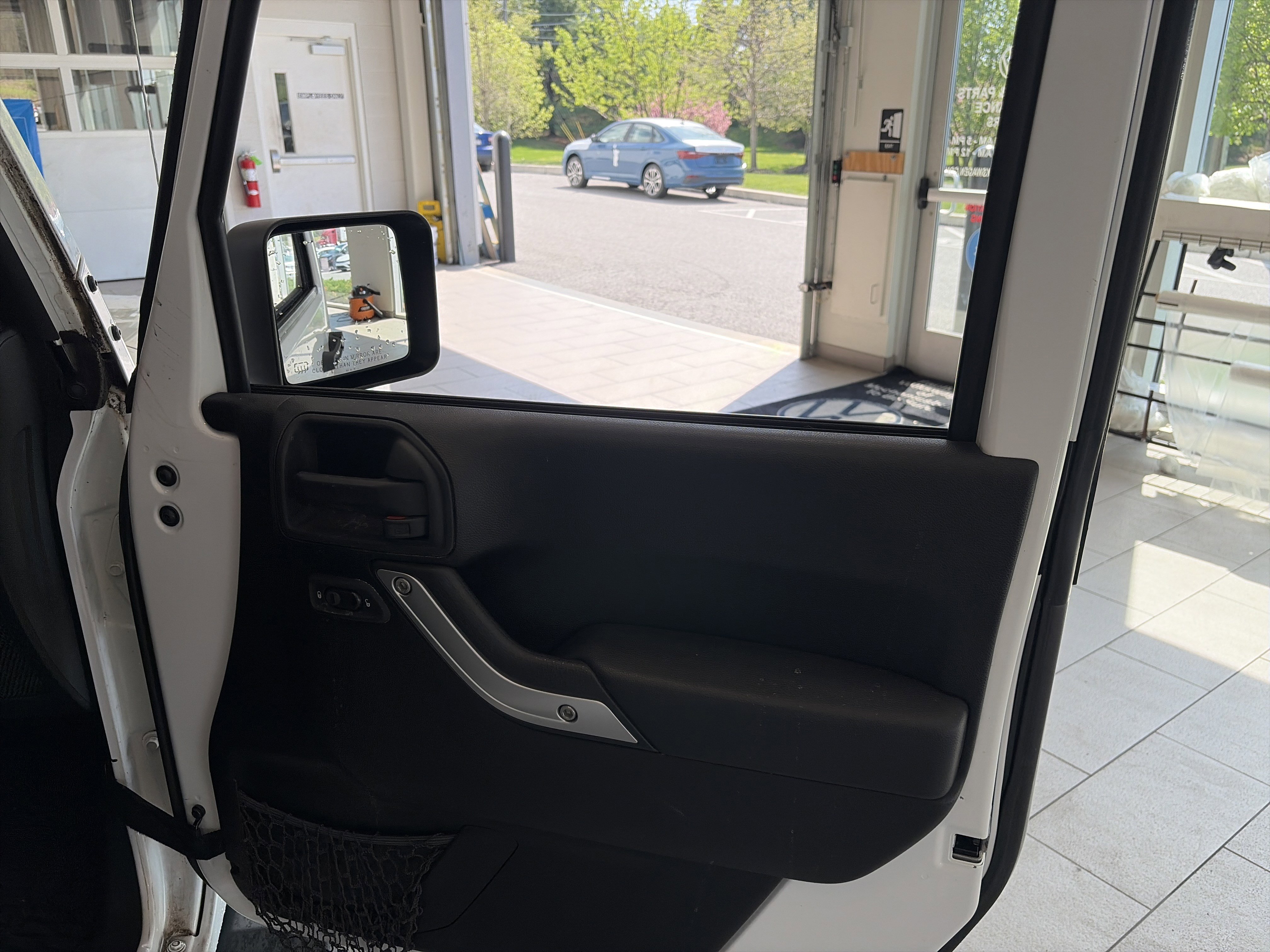 Used 2012 Jeep Wrangler Unlimited Sahara w/ Connectivity Group image 32