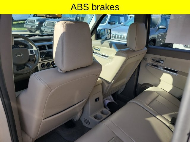 Used 2009 Jeep Liberty Limited w/ Premium Group AWD/4WD image 27