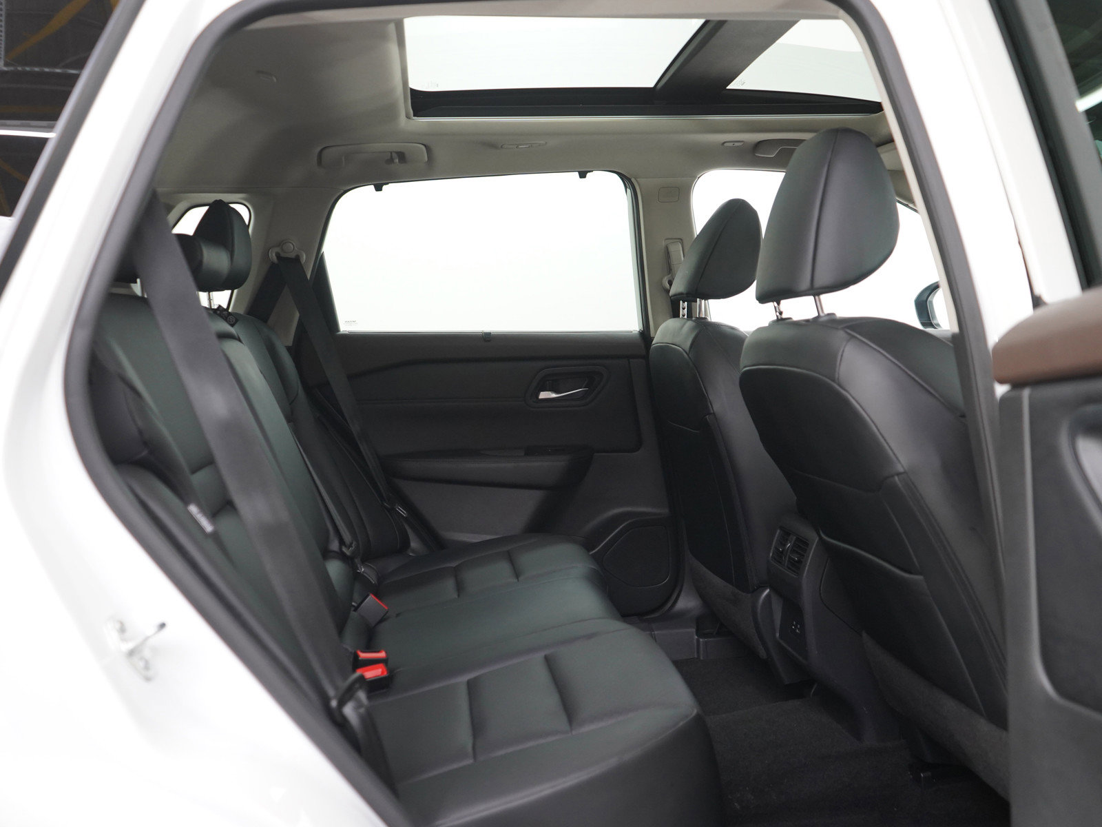 Used 2023 Nissan Rogue SV w/ SV Premium B Package AWD/4WD image 12