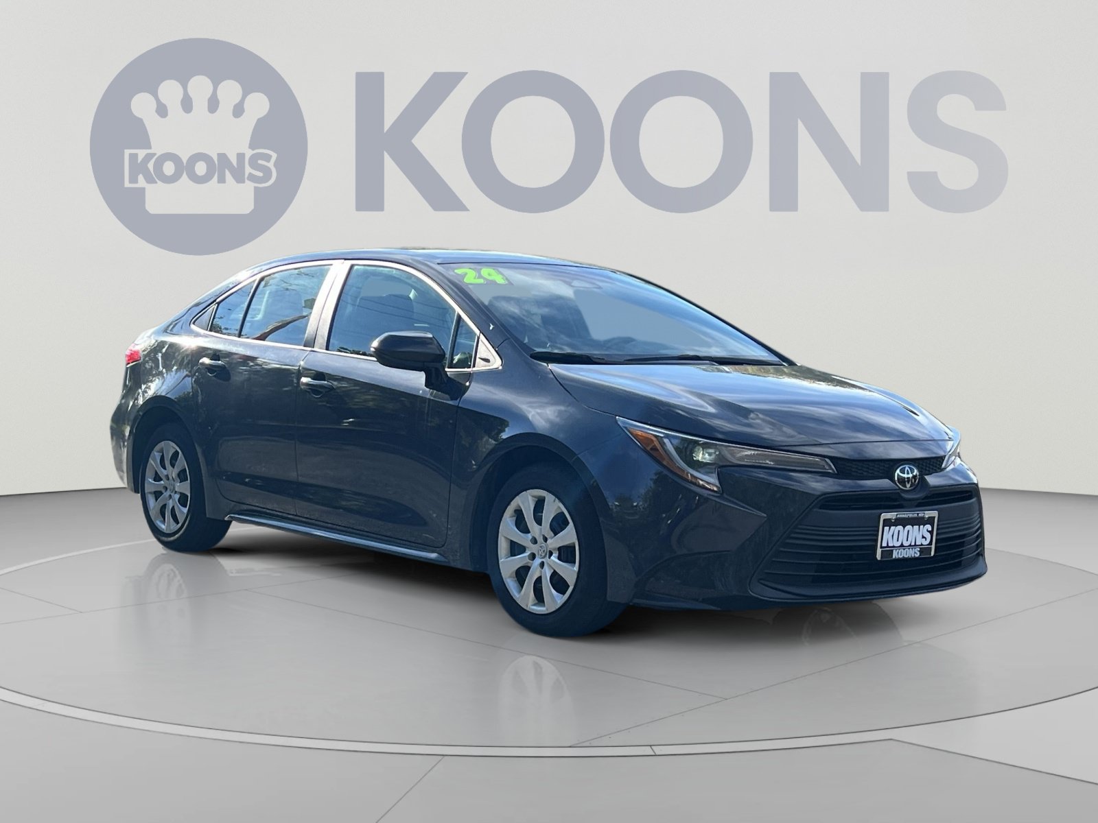 Used 2024 Toyota Corolla LE FWD image 2