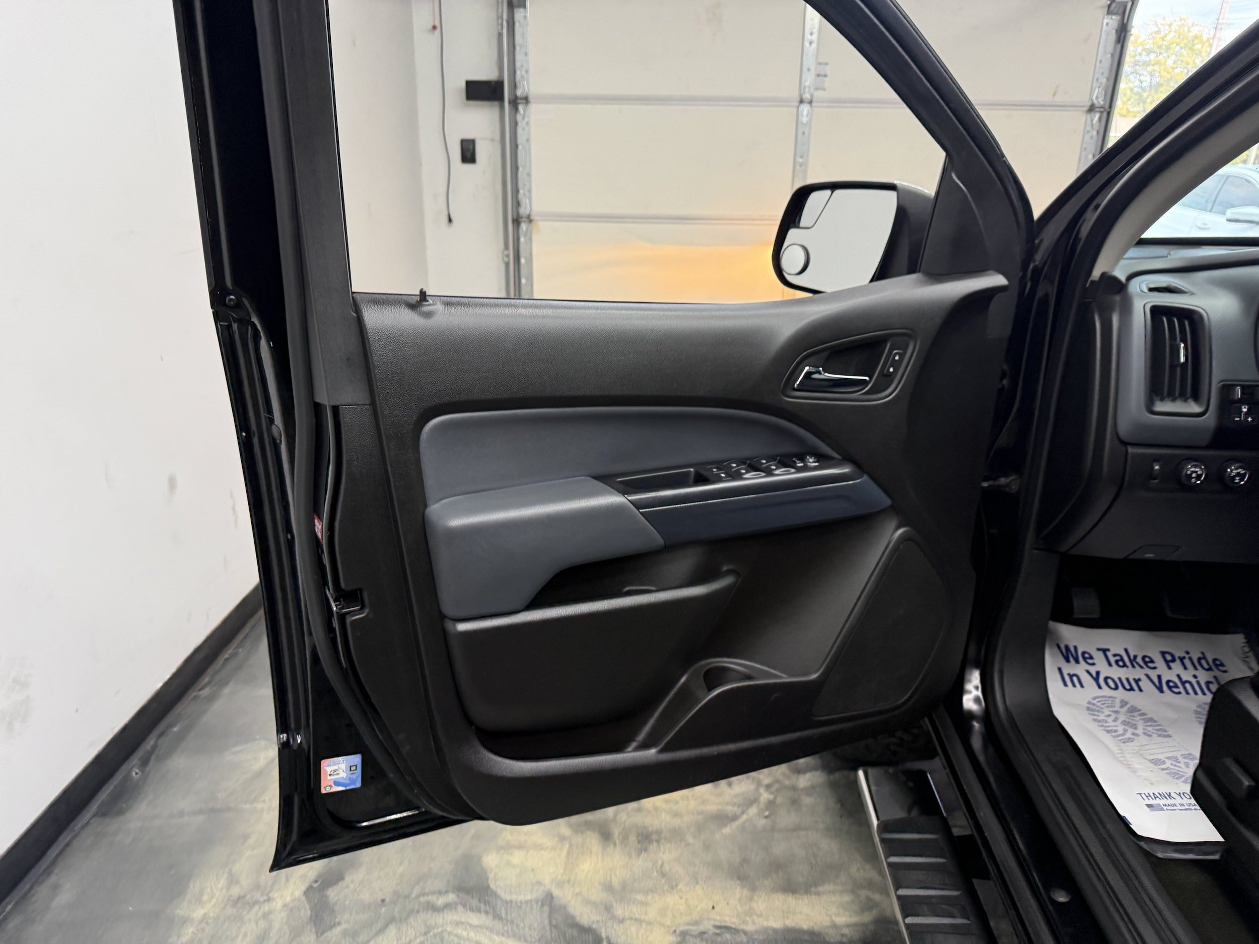 Used 2017 Chevrolet Colorado Z71 AWD/4WD image 8