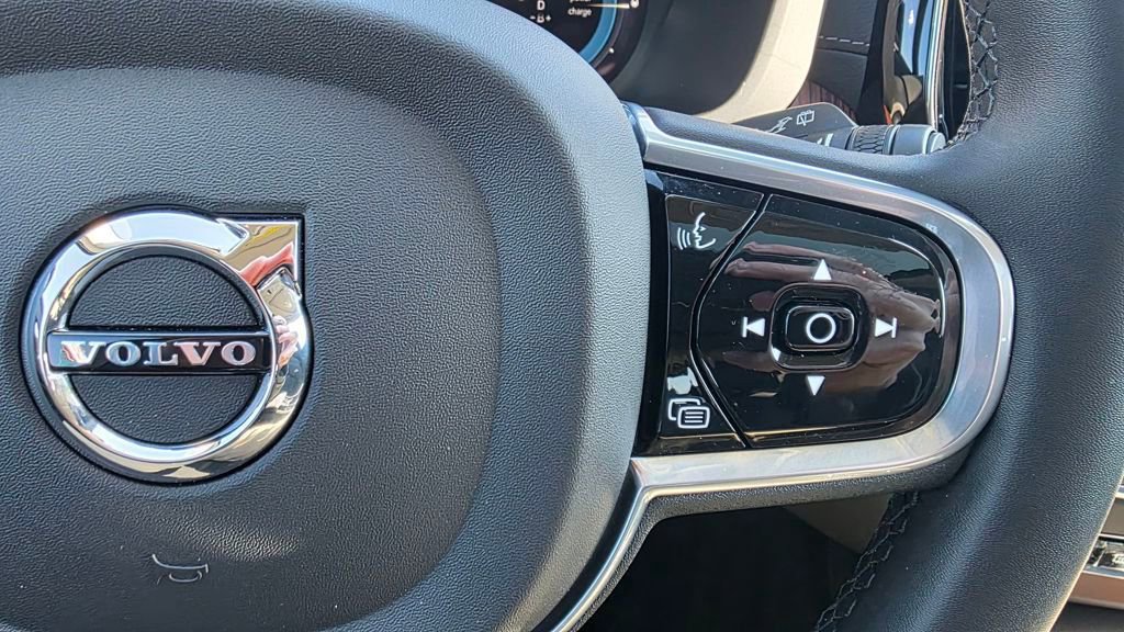 Used 2023 Volvo XC60 T8 Ultimate w/ Climate Package image 30