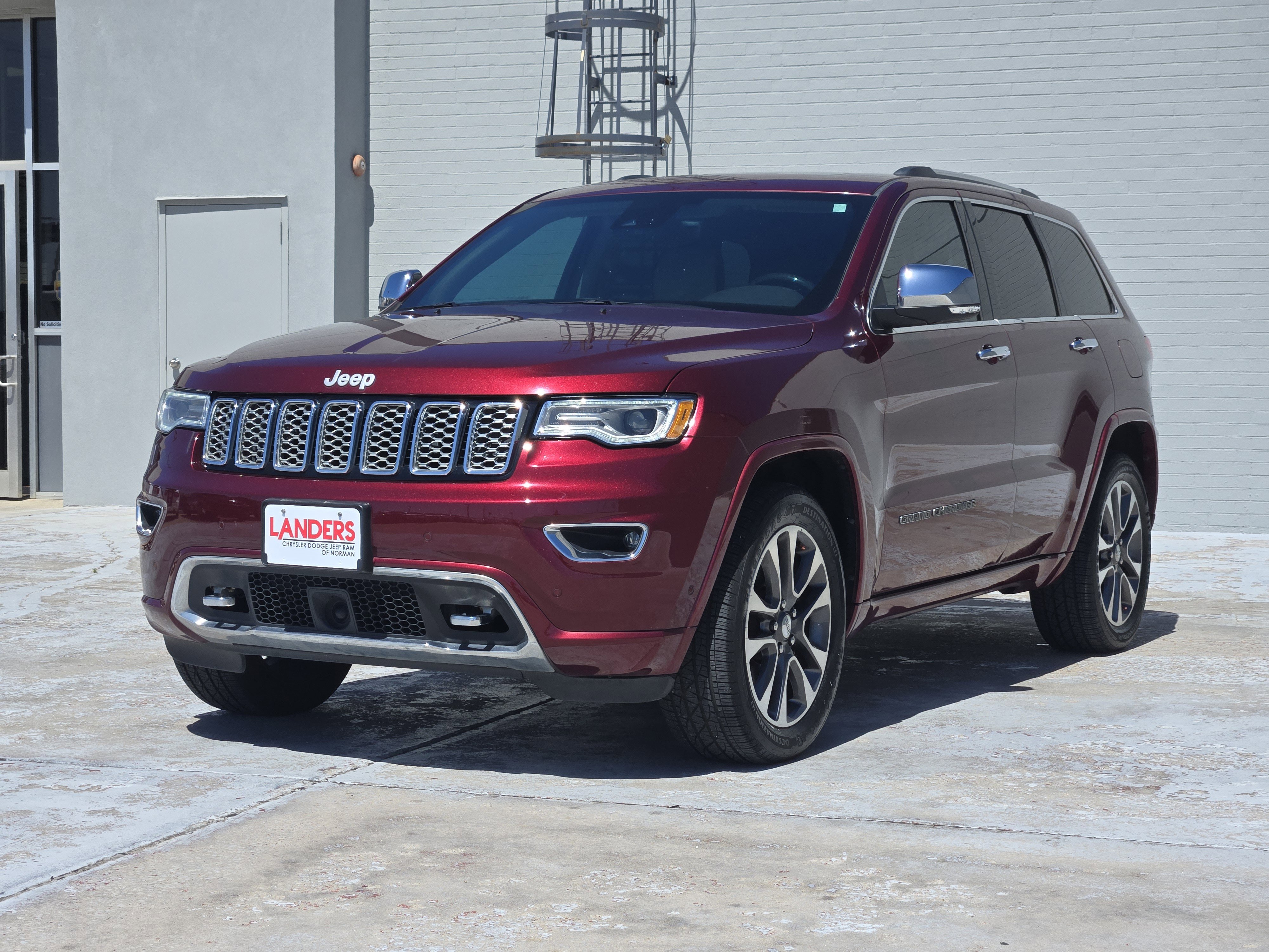 Used 2018 Jeep Grand Cherokee Overland RWD image 3