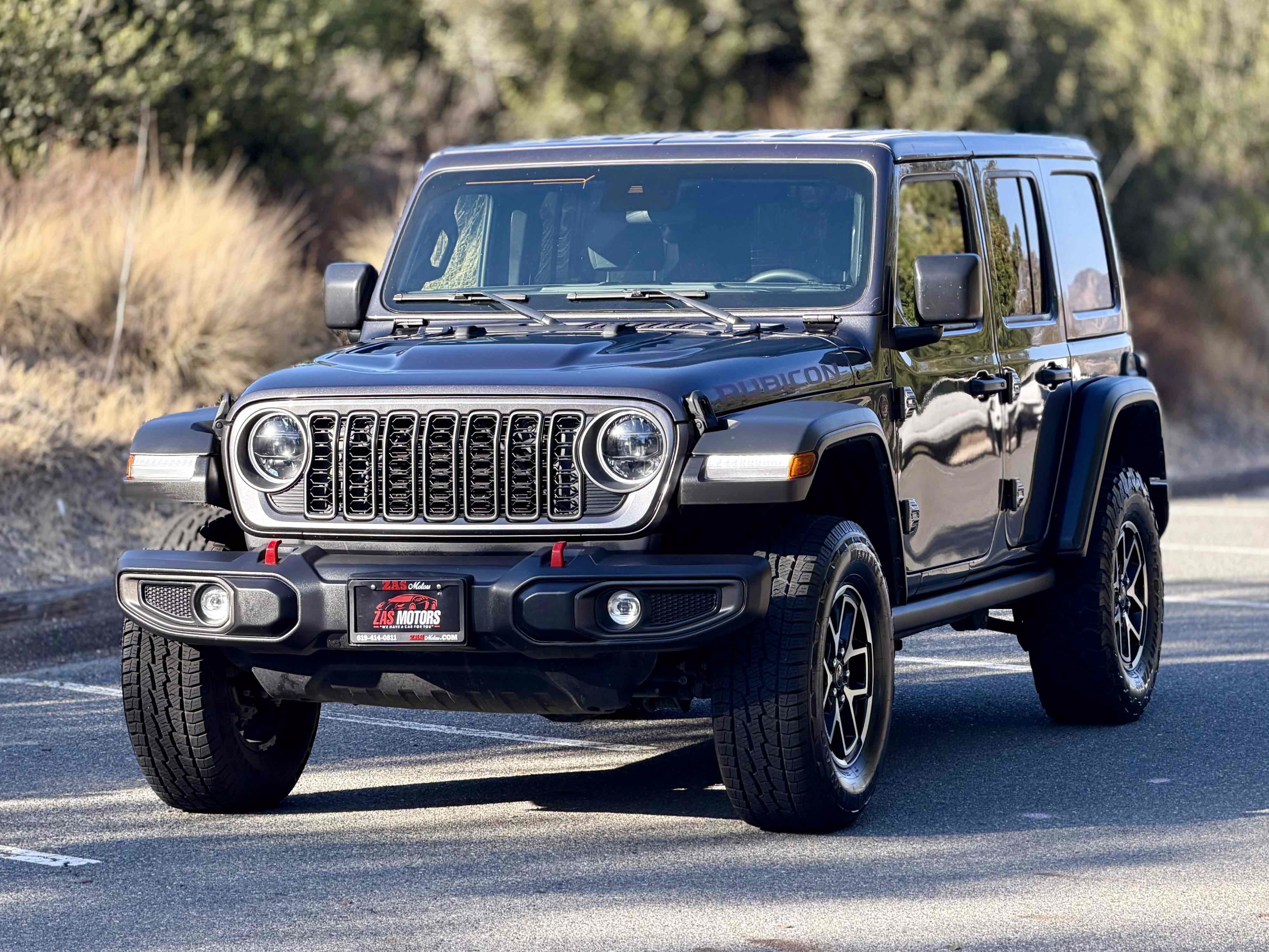 Used 2025 Jeep Wrangler Unlimited Rubicon AWD/4WD image 3
