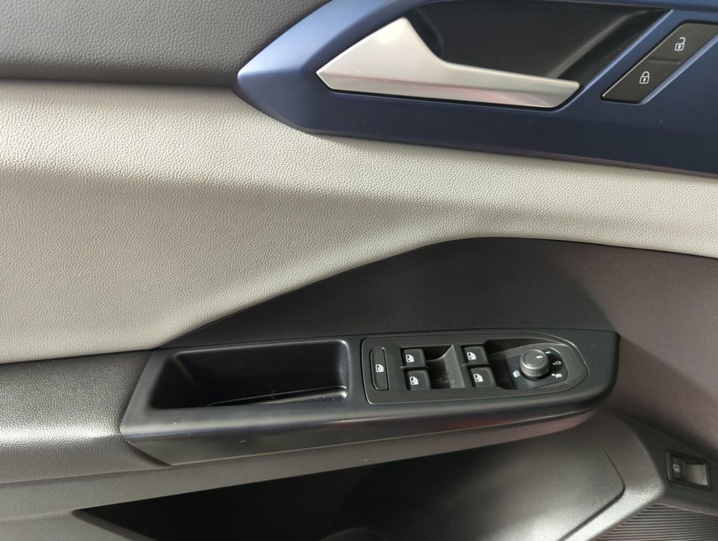 Used 2022 Volkswagen Taos SE image 9