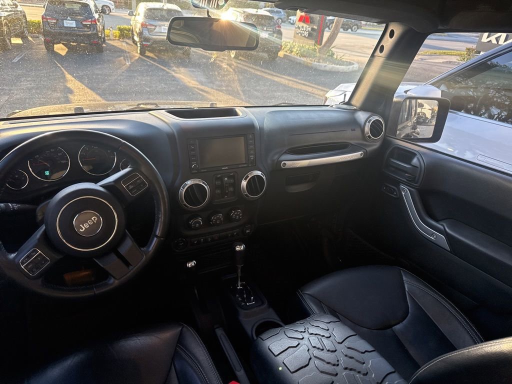 Used 2017 Jeep Wrangler Unlimited Sahara w/ Connectivity Group image 8