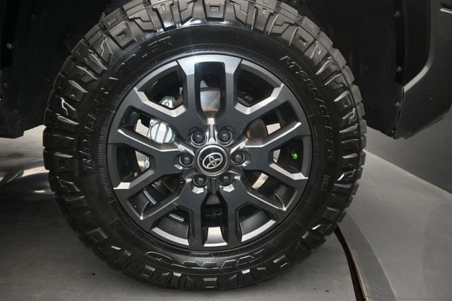 Used 2025 Toyota Tundra Platinum AWD/4WD image 17