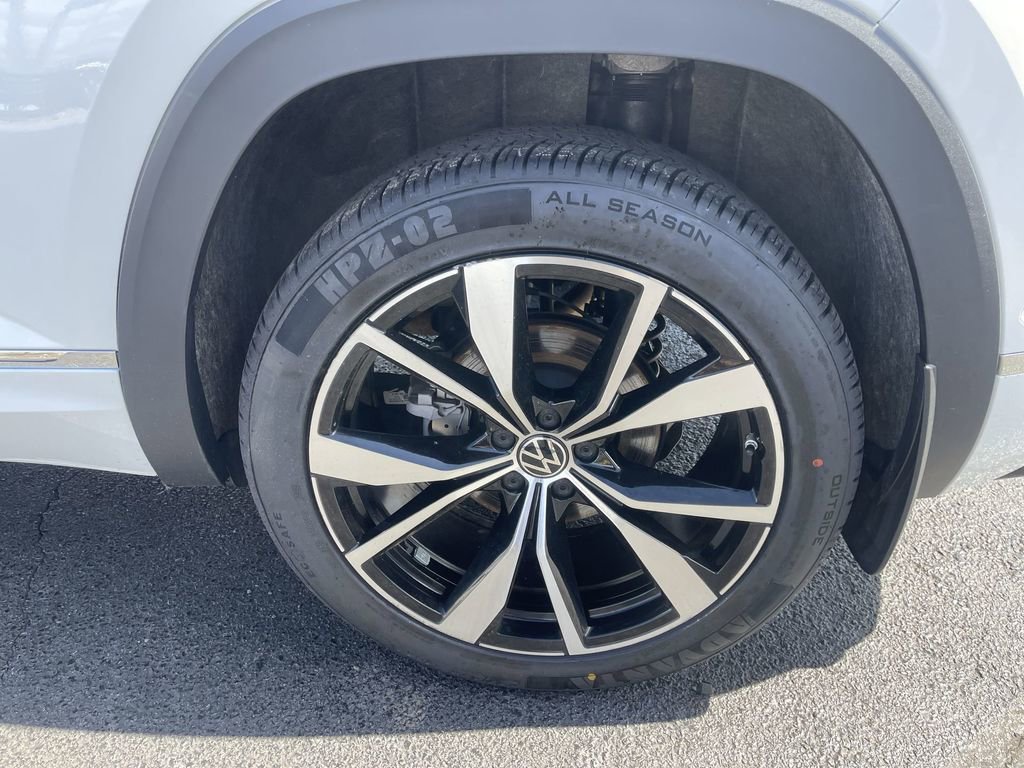 Certified 2024 Volkswagen Atlas Cross Sport SEL Premium R-Line image 8