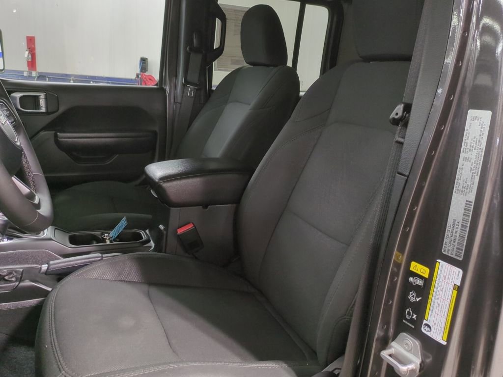 Used 2023 Jeep Gladiator Willys image 13