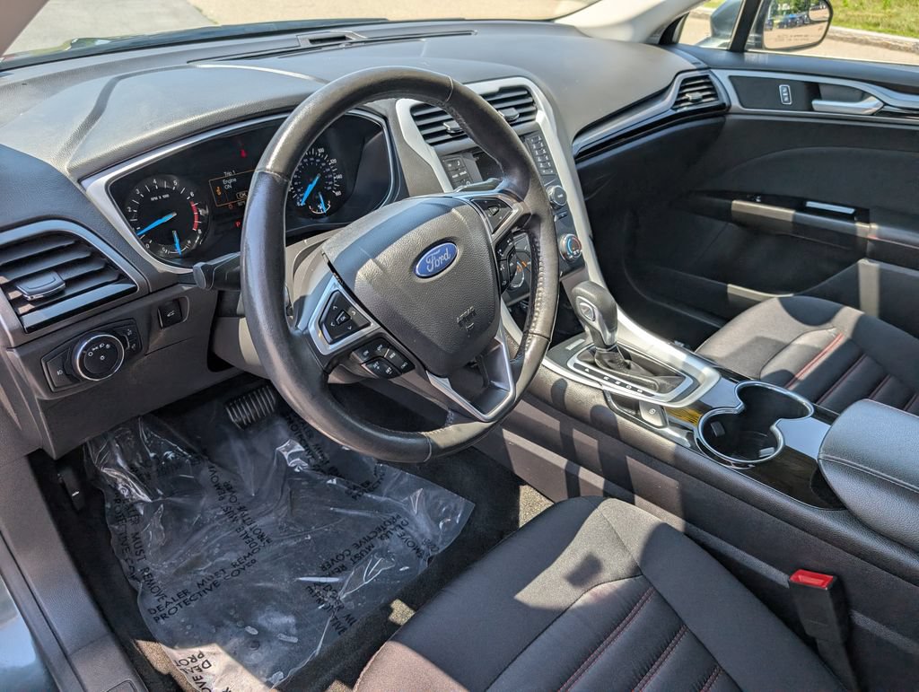 Used 2015 Ford Fusion SE w/ Equipment Group 201A FWD image 15