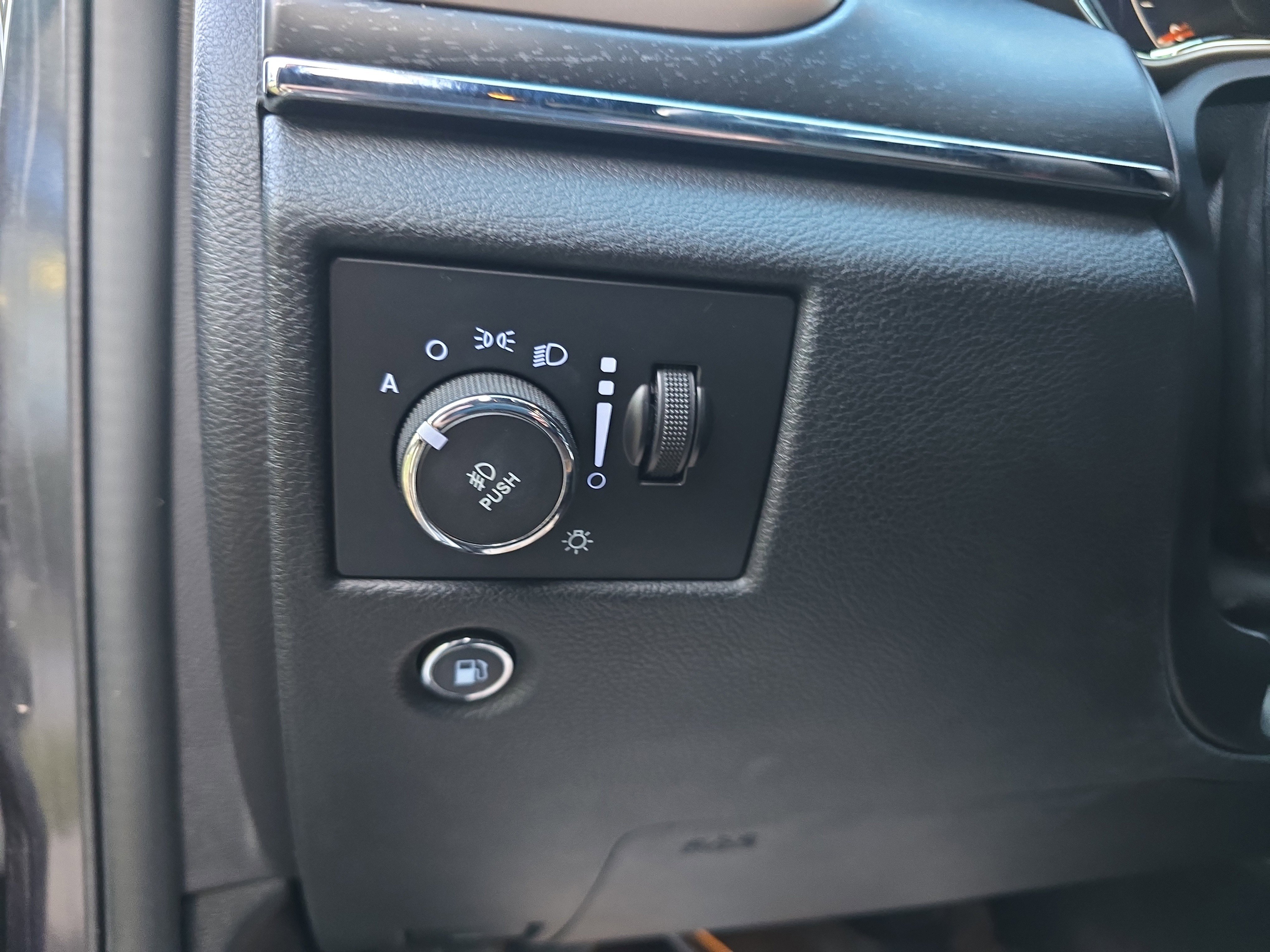 Used 2015 Jeep Grand Cherokee Limited image 19