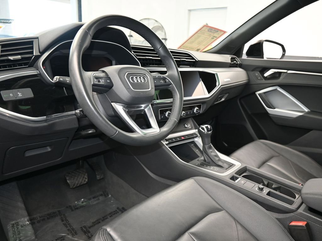 Used 2025 Audi Q3 2.0T Premium image 14