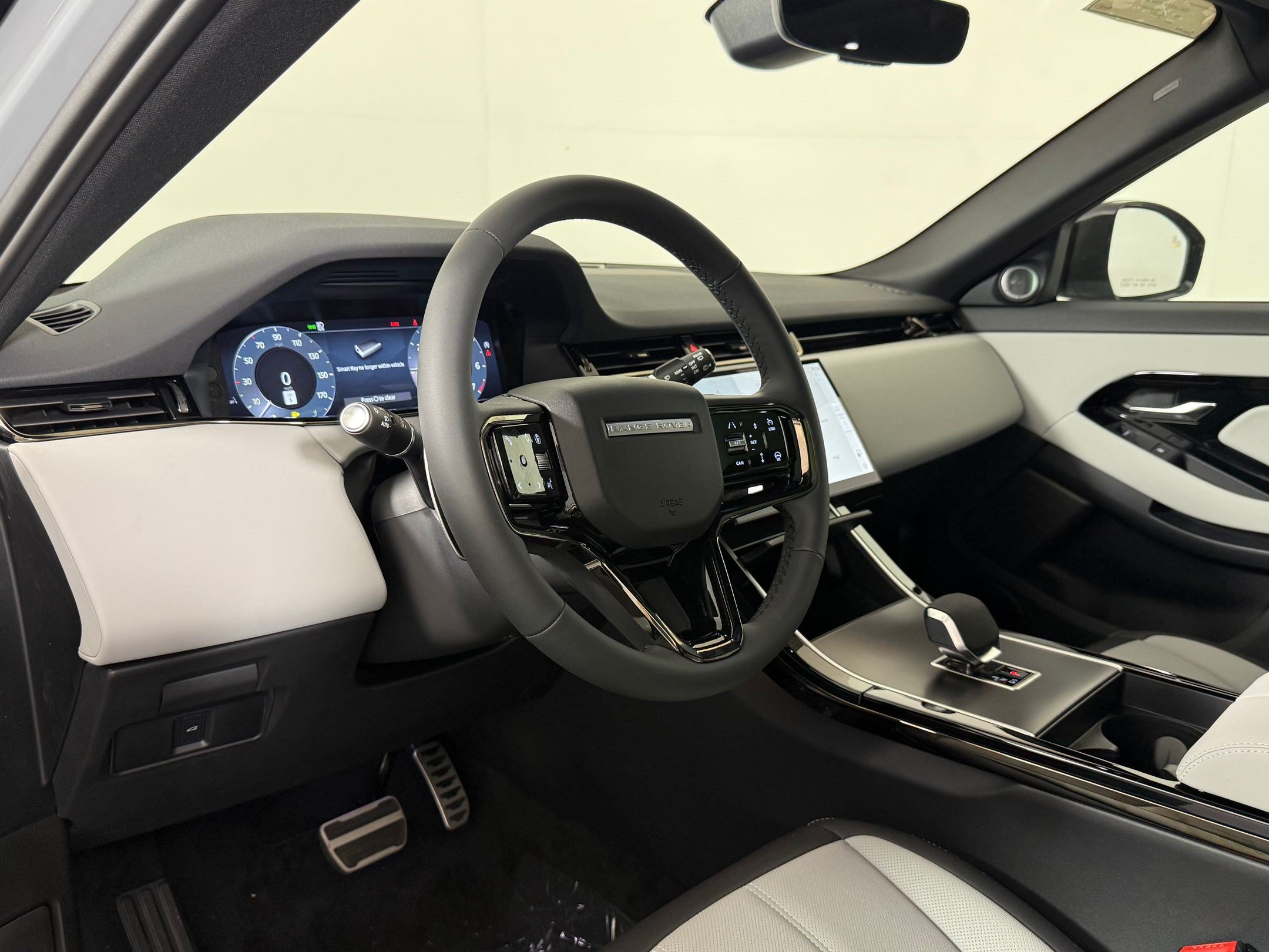 New 2026 Land Rover Range Rover Evoque Hoxton AWD/4WD image 4