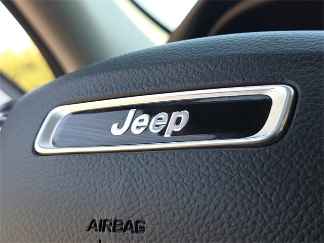 Used 2023 Jeep Grand Cherokee Limited image 22