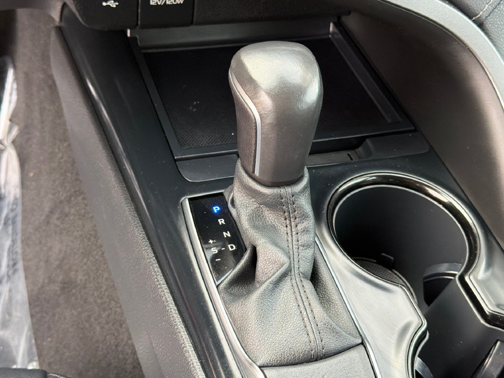 Used 2020 Toyota Camry SE FWD image 25