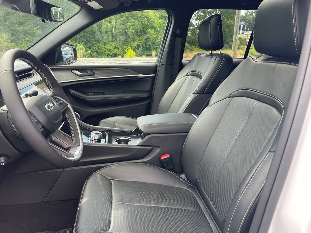 New 2026 Jeep Grand Cherokee Limited AWD/4WD image 2
