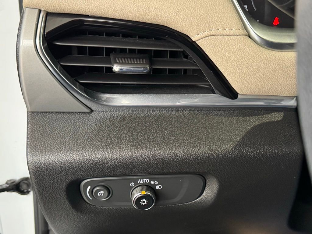 Used 2022 Chevrolet Traverse LS image 34