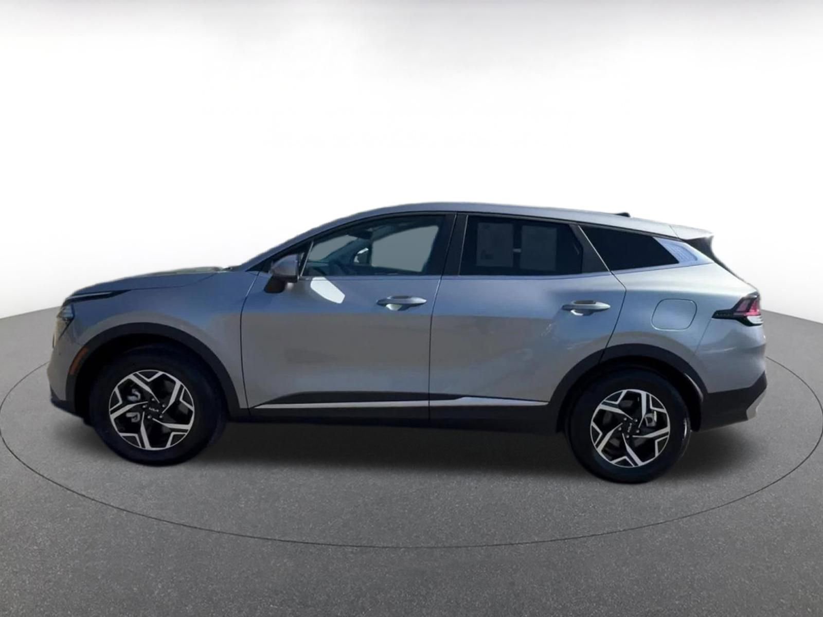 Used 2025 Kia Sportage LX image 9