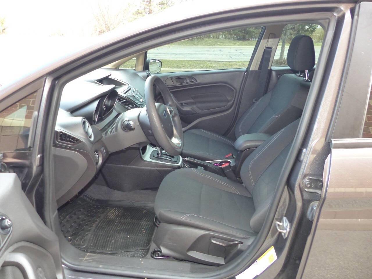 Used 2017 Ford Fiesta SE image 18