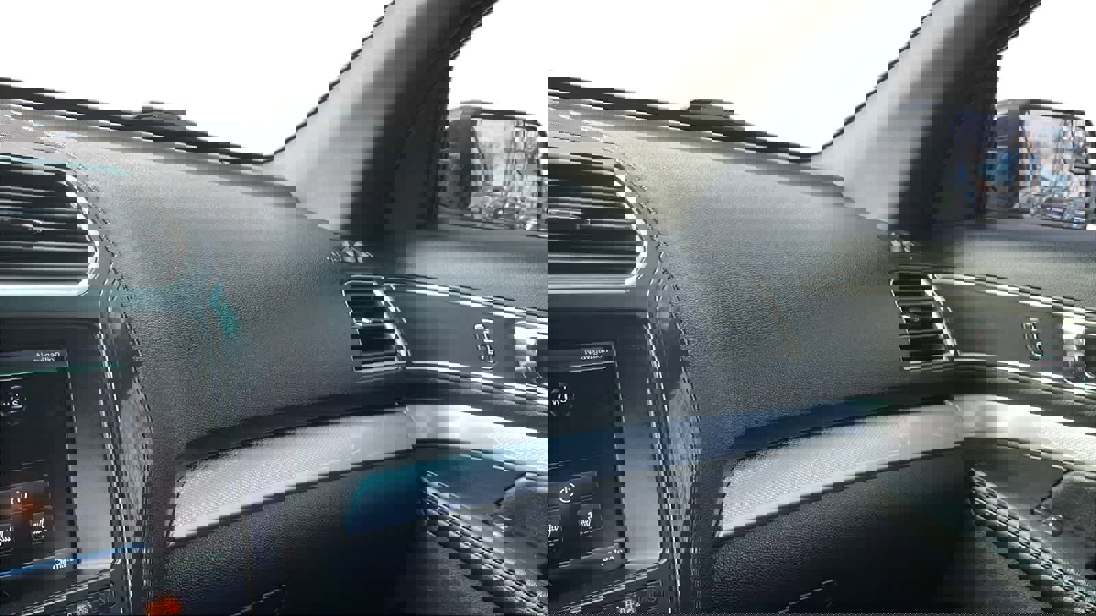 Used 2016 Ford Explorer XLT w/ Equipment Group 202A image 18