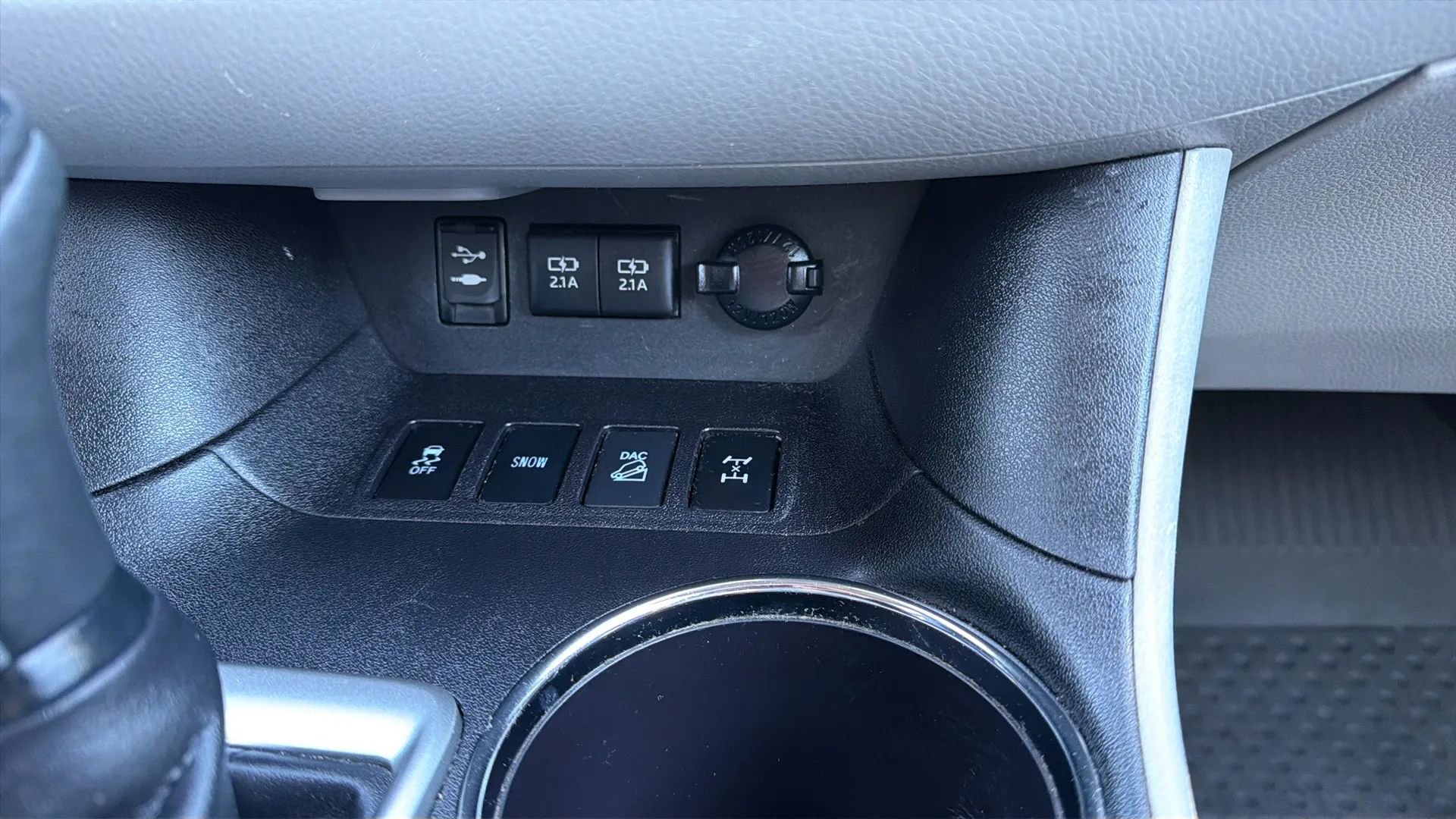 Used 2017 Toyota Highlander AWD V6 image 19