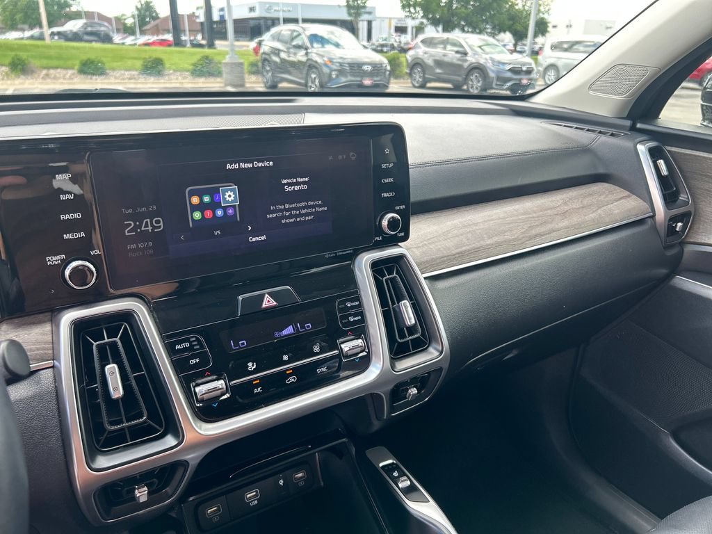 Used 2023 Kia Sorento EX w/ Panoramic Sunroof Package FWD image 16