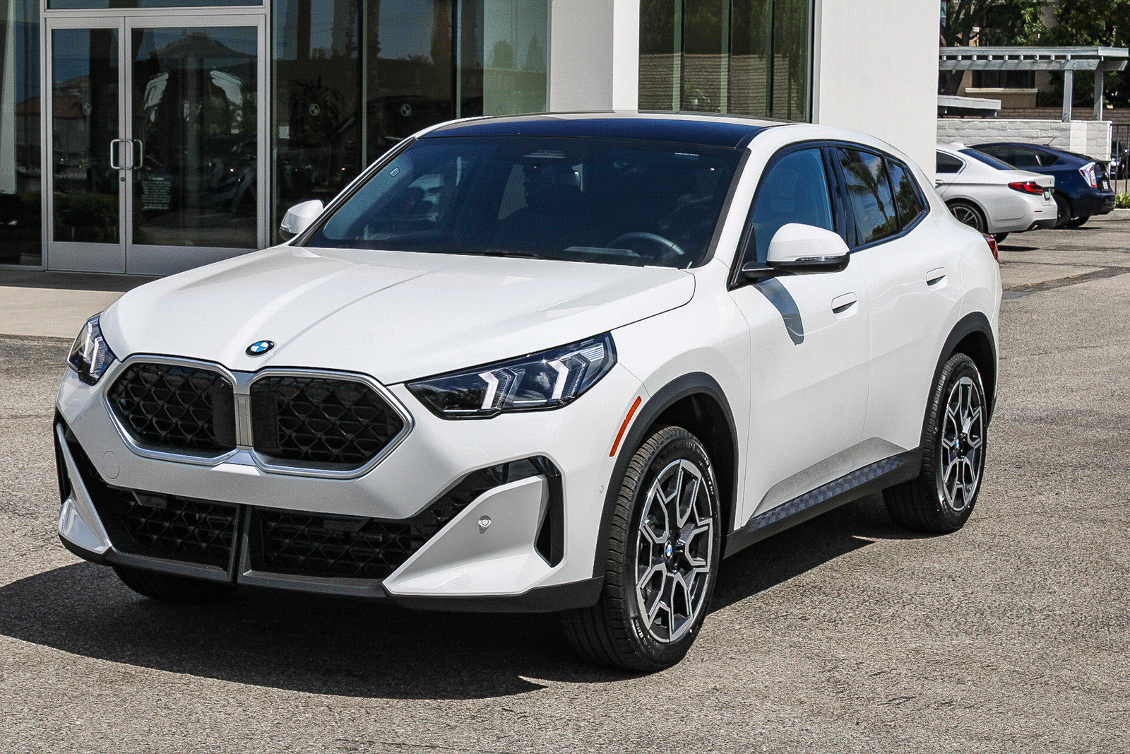New 2026 BMW X2 xDrive28i w/ Technology Package AWD/4WD image 3