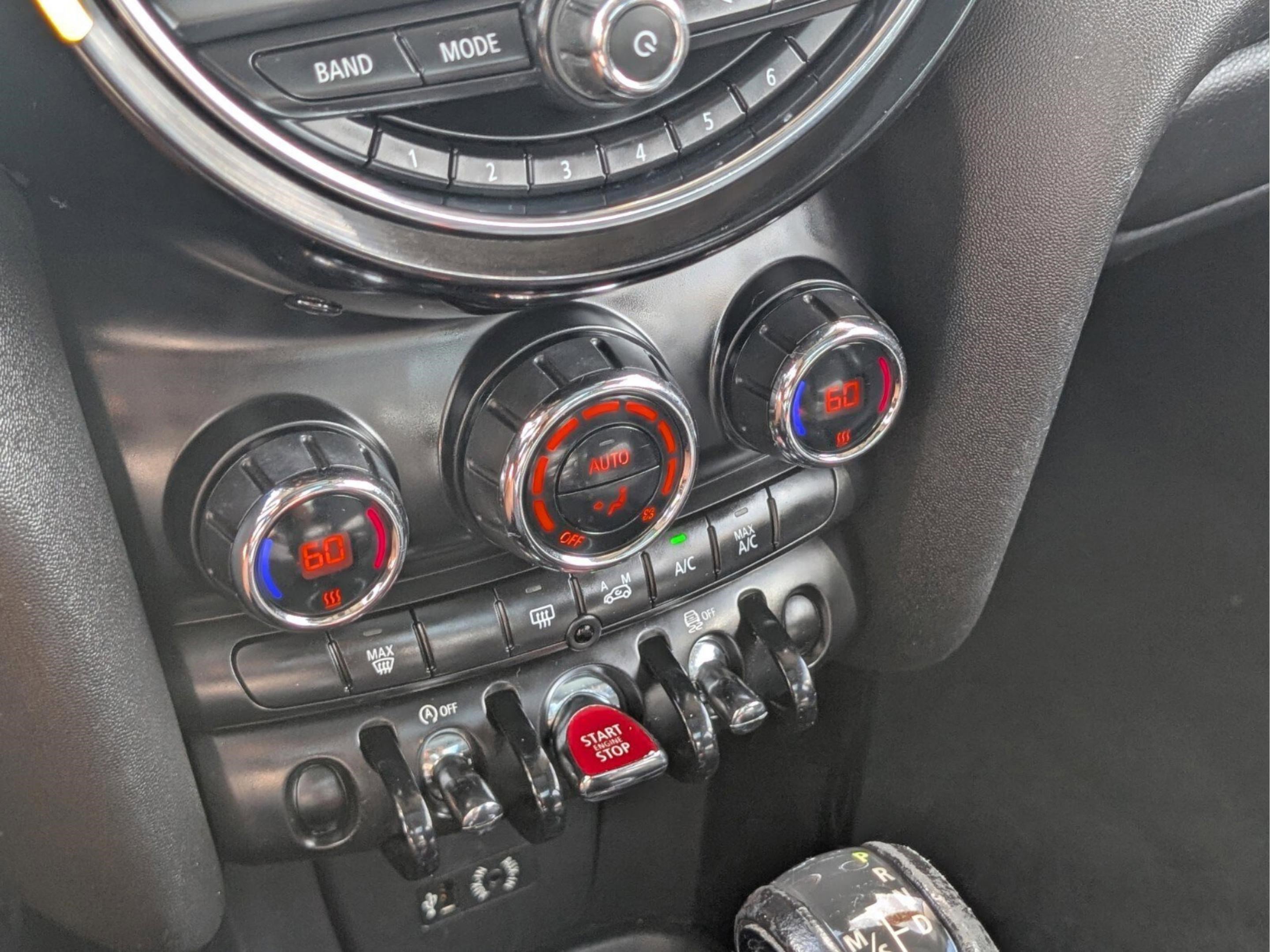 Used 2015 MINI Cooper S image 39