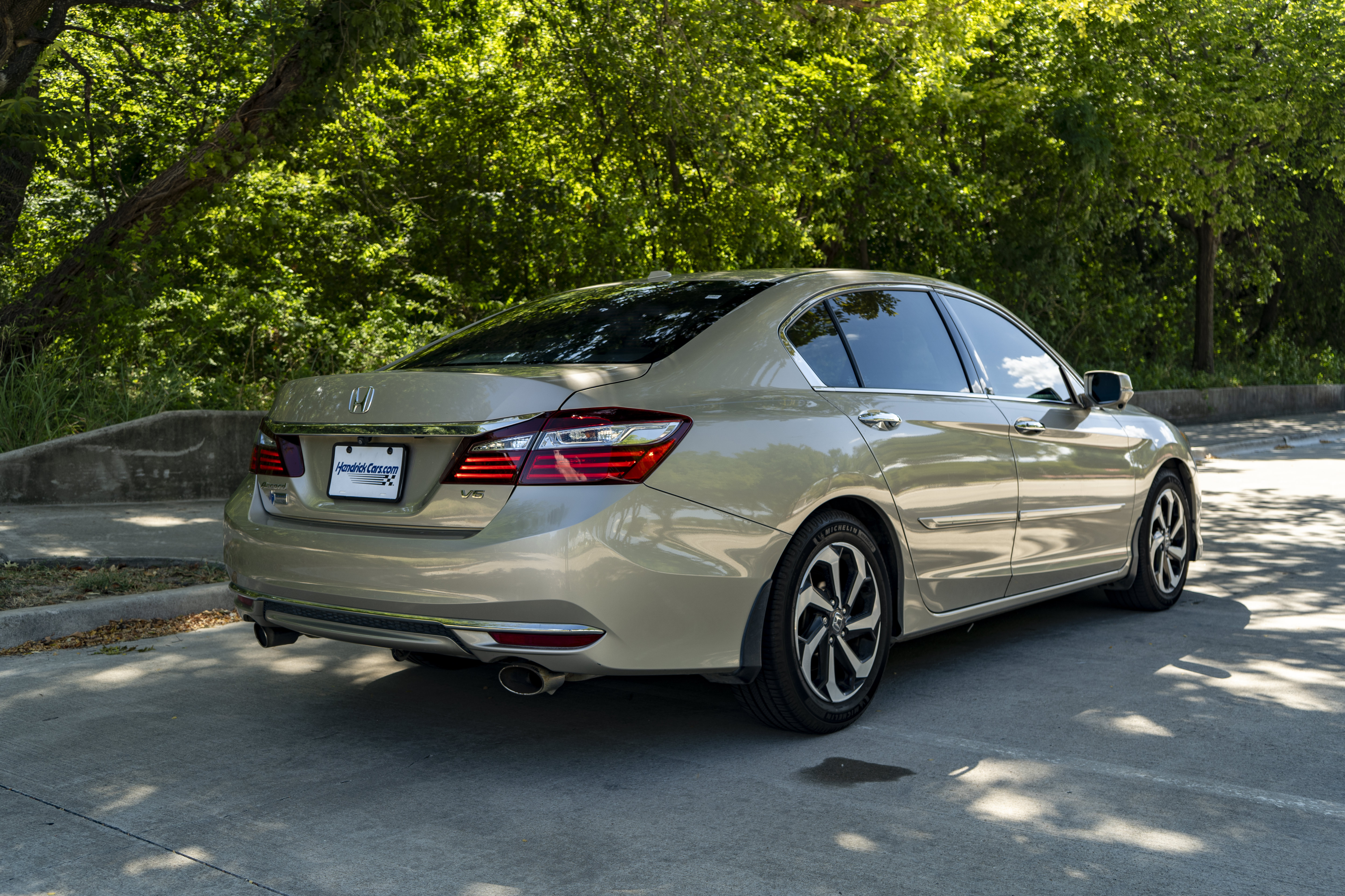 Used 2016 Honda Accord EX-L image 9