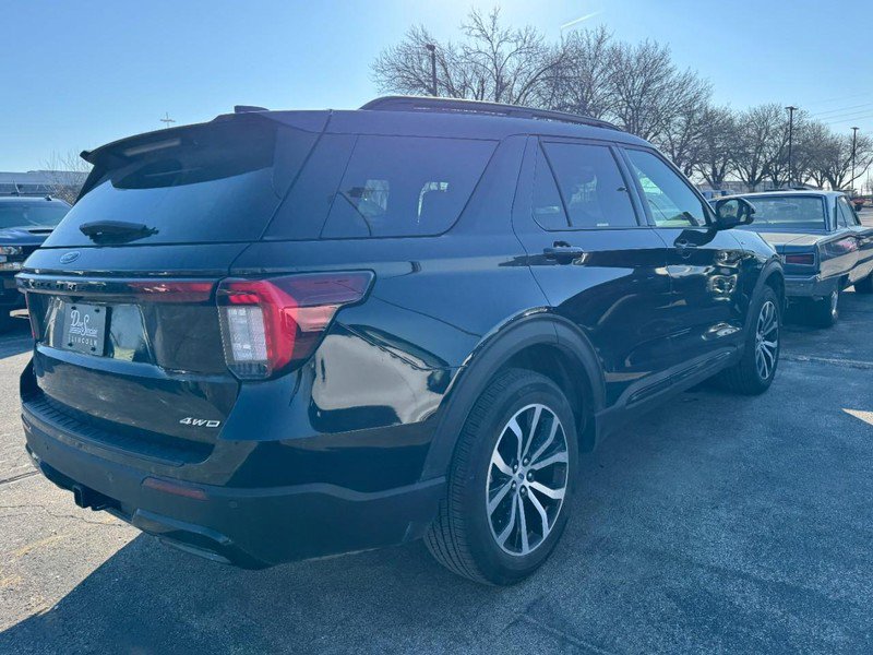 Used 2025 Ford Explorer ST-Line image 3