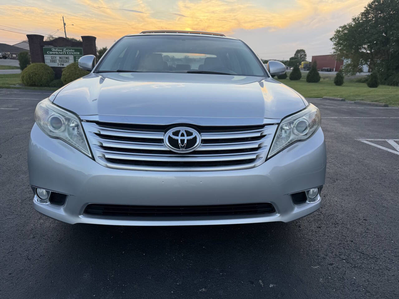 Used 2011 Toyota Avalon Limited FWD image 11