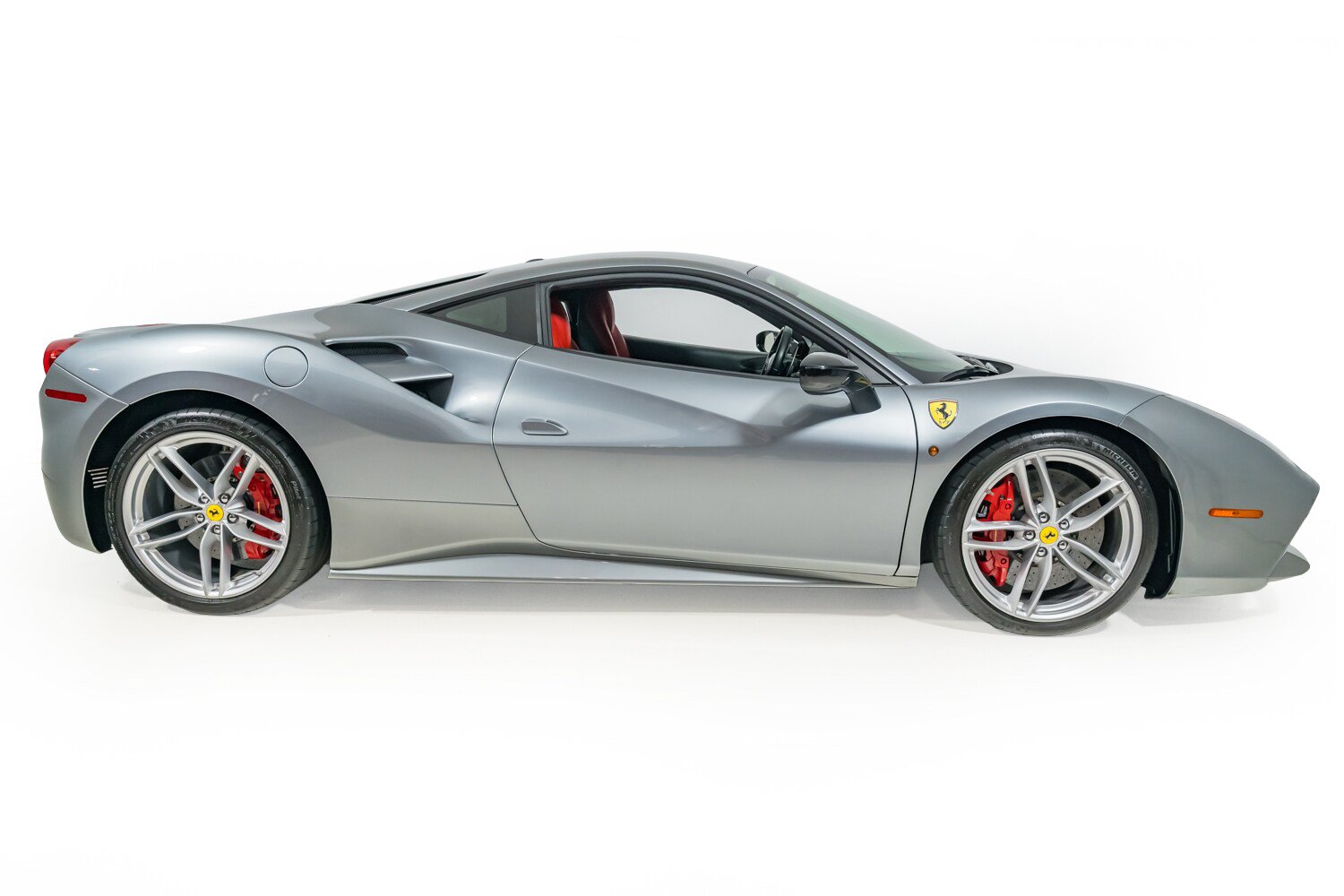 Used 2017 Ferrari 488 GTB RWD image 10